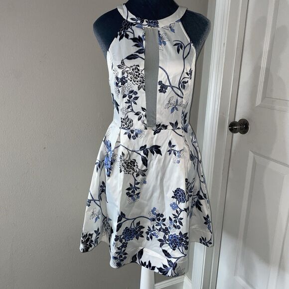 G By Guess Floral Fit And Flare Dress White And Blue Size Medium - Picture 1 of 5